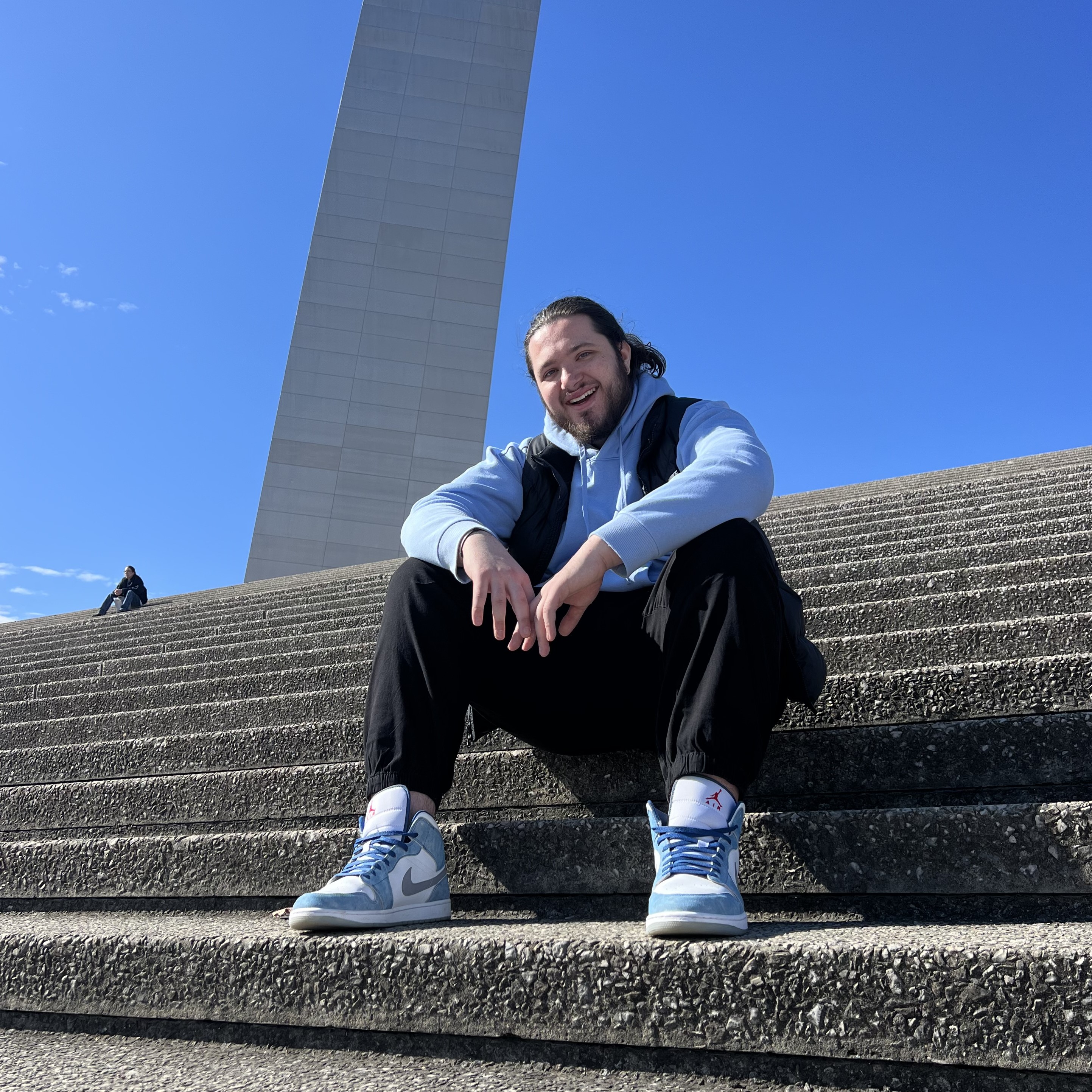 Image of Best Man Benjamin on the steps in front of Saint Louis Arch.